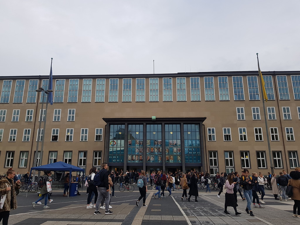 Hauptgebäude der Universität zu Köln Frontalansicht (2019)