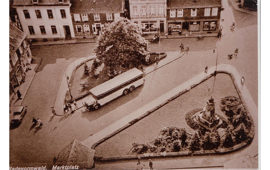 Friedenseiche auf dem Radevormwalder Marktplatz um 1939