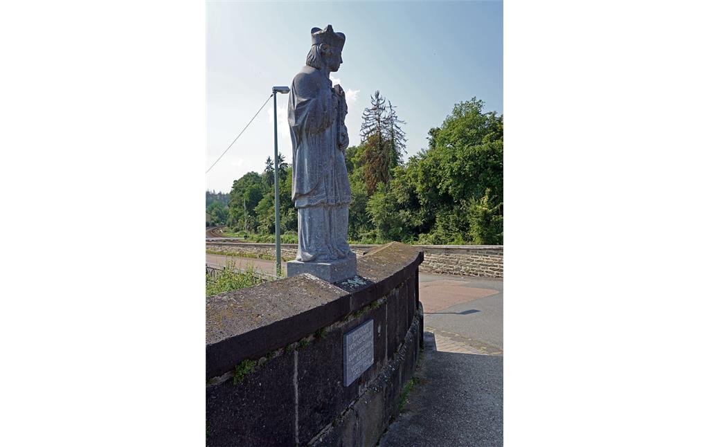 Figur an der Lahnbrücke in Villmar, Villmarer Lahn-Marmor-Weg; Rundweg 1 (2019)