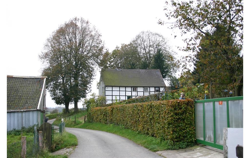 Fachwerkhof mit Hoflinden in Niederburghof (200