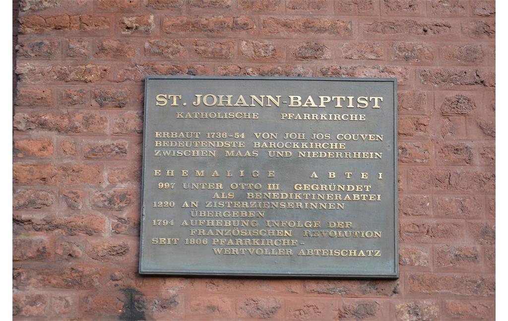 Informationstafel an der Außenwand der Kirche St. Johann Baptist in Aachen-Burtscheid (2015)