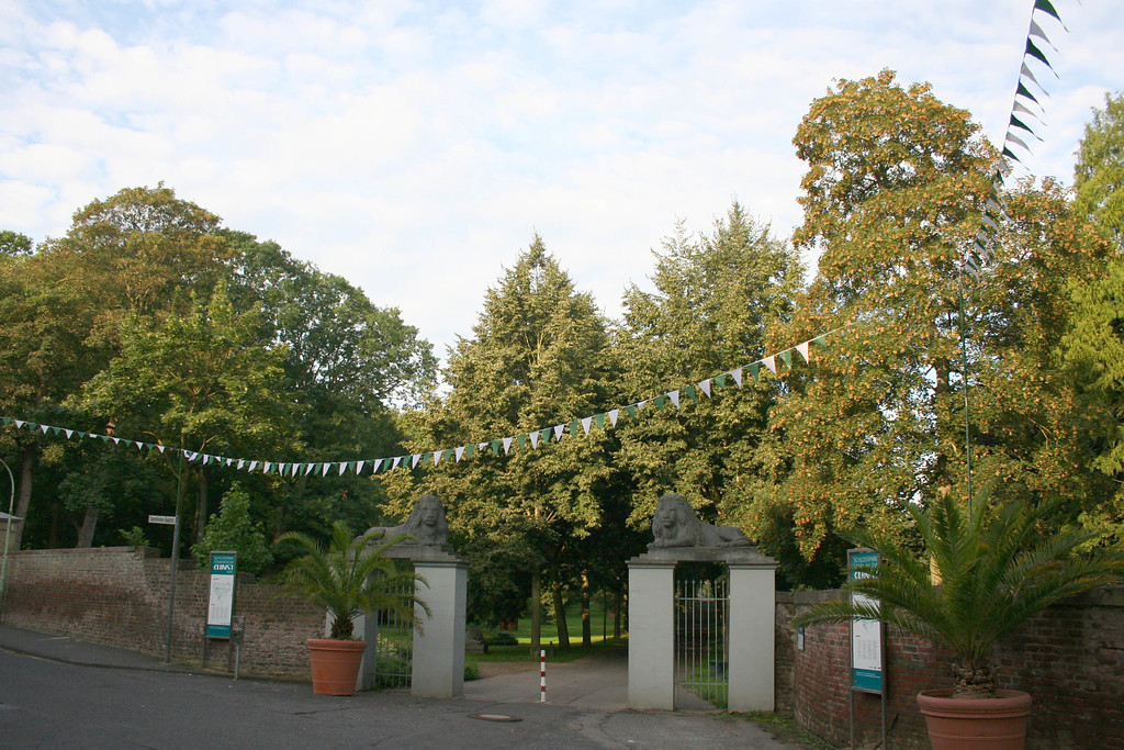 Eingang zum Schlosspark Stammheim (2014)