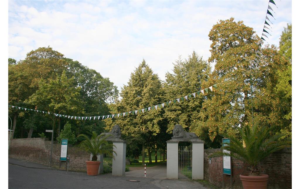 Eingang zum Schlosspark Stammheim (2014)