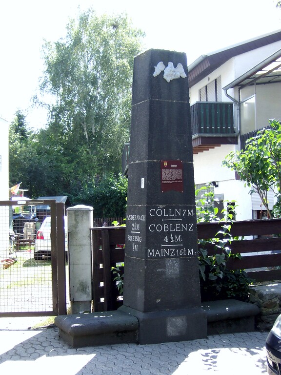 Preußischer Ganzmeilenstein in der Koblenzer Straße in Sinzig (2013)