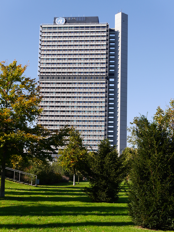 Ehemaliges Abgeordnetenhochhaus Langer Eugen in Bonn (2014)