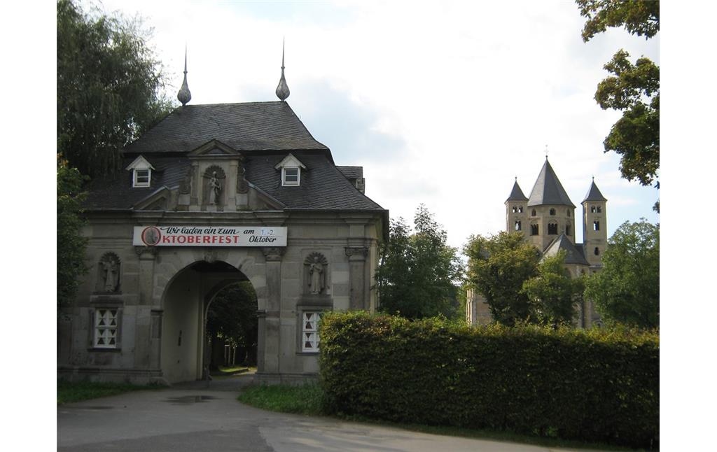 Torhaus und Basilika Kloster Knechtsteden