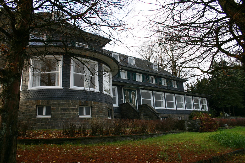 Gebäude des Fritz-Perl-Instituts in Wefelsen (2007)