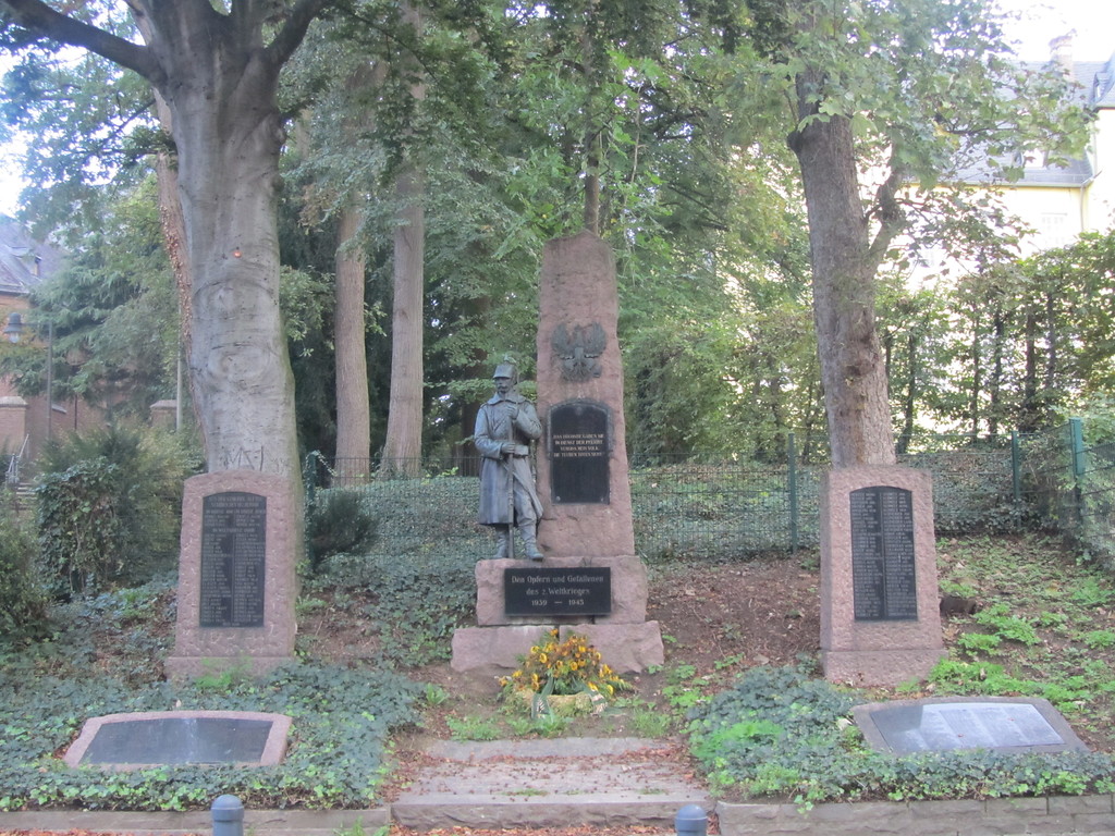 Denkmal für die Opfer und Gefallenen des Zweiten Weltkrieges in Alfter (2014)