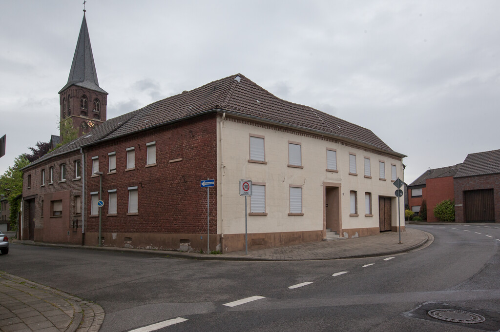 Wohnwirtschaftsanlage mit Tordurchfahrt - Keyenberger Markt 12 in Erkelenz-Keyenberg (2019)
