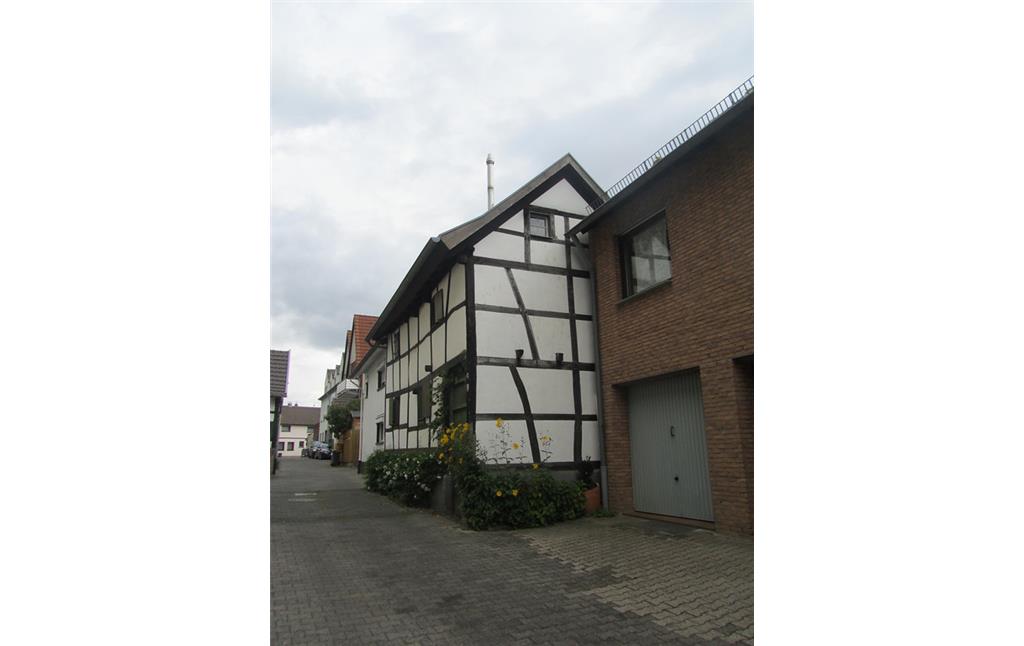 Fachwerkgebäude im historischen Ortskern von Badorf (2014)