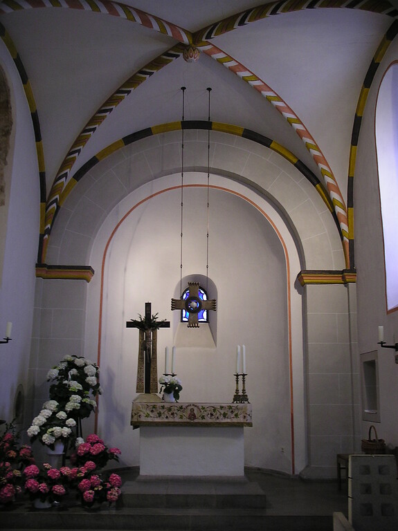 Altar in der katholische Pfarrkirche St. Laurentius in Lessenich (2004)