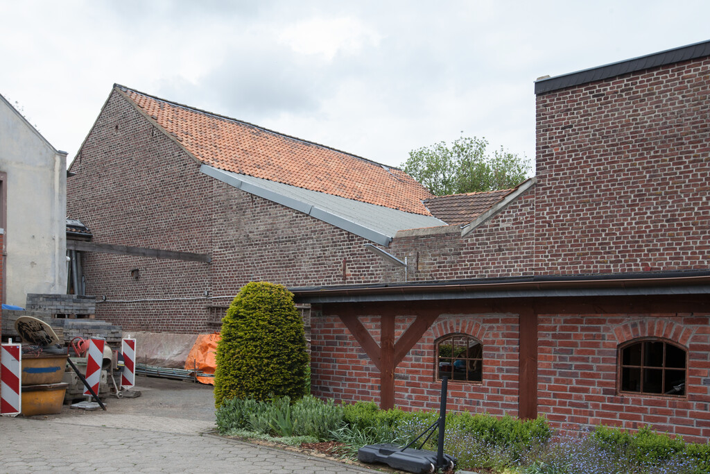 Hofanlage mit Wohnhaus, überbauter Tordurchfahrt und Seitenflügel - Holzweilerstraße 44 in Erkelenz-Keyenberg (2019)