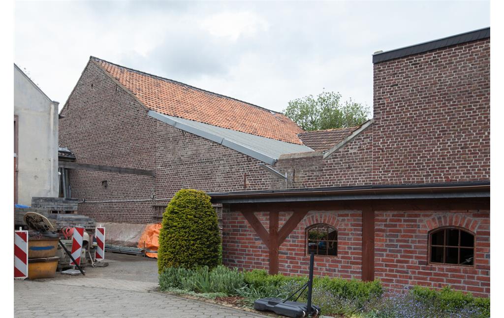 Hofanlage mit Wohnhaus, überbauter Tordurchfahrt und Seitenflügel - Holzweilerstraße 44 in Erkelenz-Keyenberg (2019)