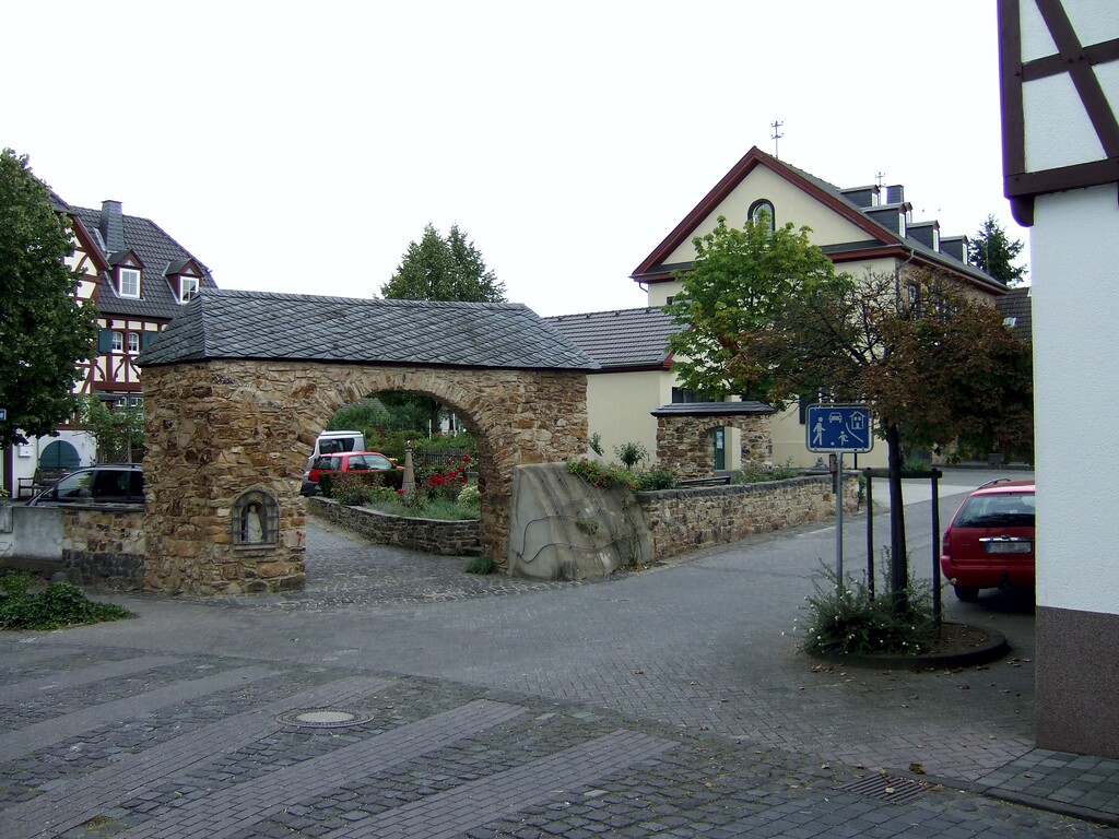 Torbogen des Zehnthofs in Sinzig-Löhndorf (2013)