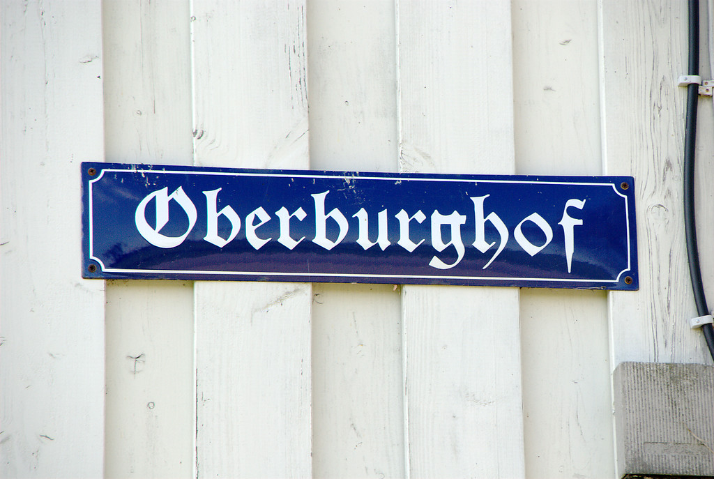 Straßenschild in Oberburghof (2008)