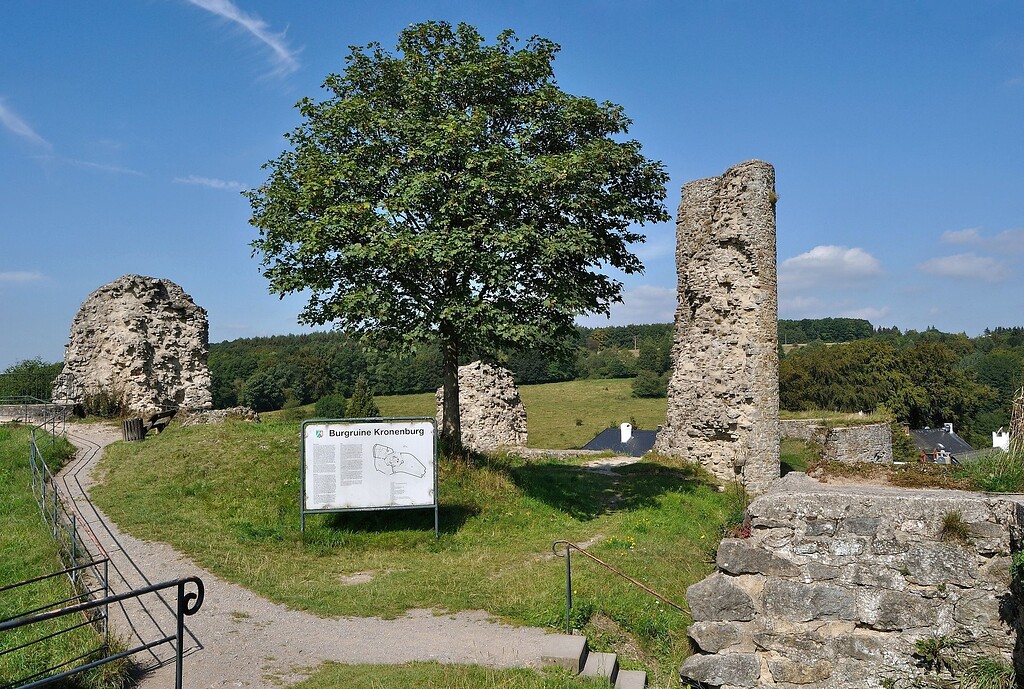 Ruine der Kronenburg bei Dahlem
