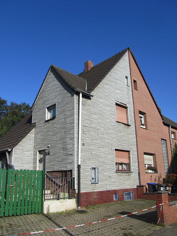 Doppelhaus in der Barbarastraße in der Gruhlwerksiedlung Brühl-Heide (2014)