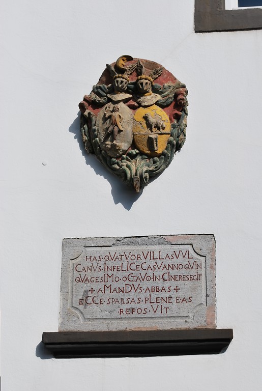 Inschriftenplatte am Fronhof (2014)
