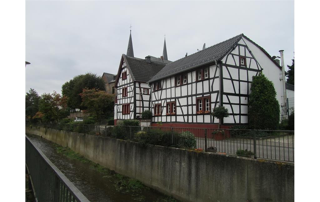 Fachwerkhaus in der Orbachstraße im historischen Ortskern von Odendorf (2014)