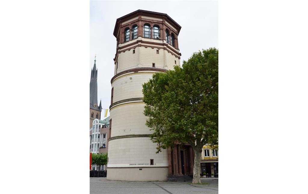 Das Schifffahrtsmuseum (ehemaliger Schlossturm) auf dem Burgplatz in Düsseldorf (2014)