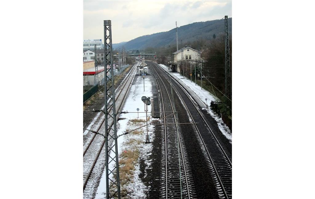 Bahnhof Sinzig an der Eisenbahnstrecke zwischen Köln und Koblenz (linke Rheinstrecke), Blick in Richtung Süden (2014)