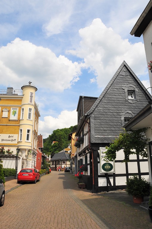 Blick in die Löwenburgstraße in Rhöndorf Richtung Osten (2019).