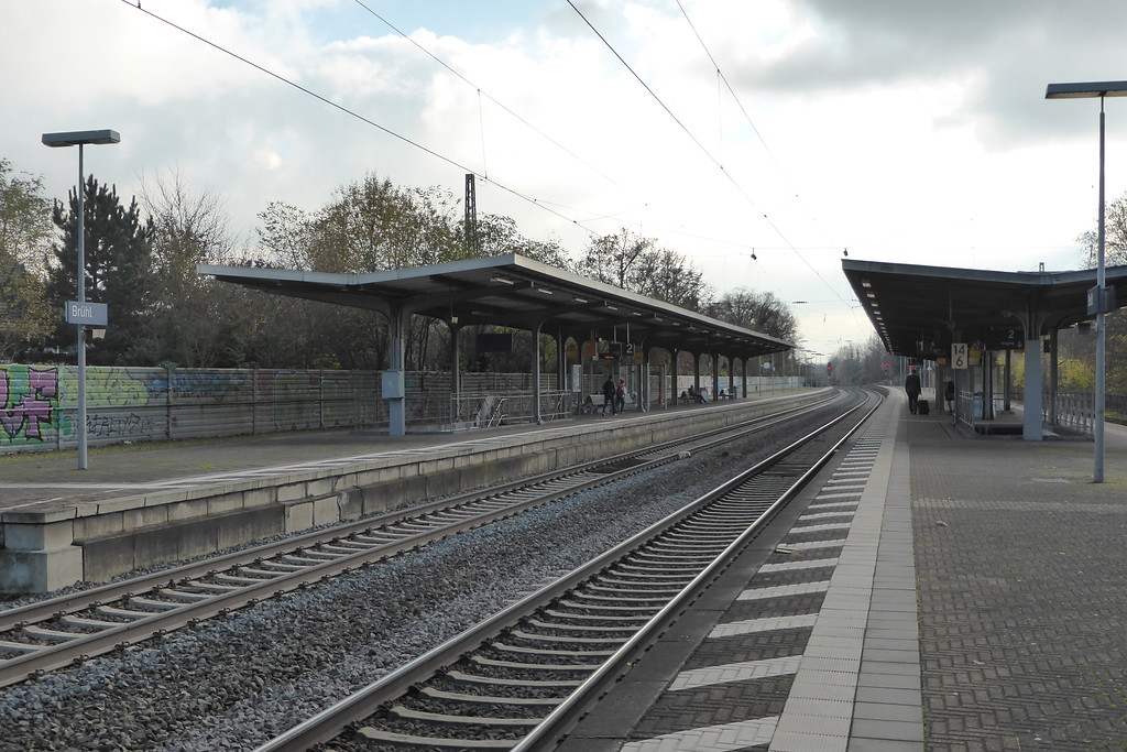 Bahnsteige und Gleise am Personenbahnhof Brühl (2014)
