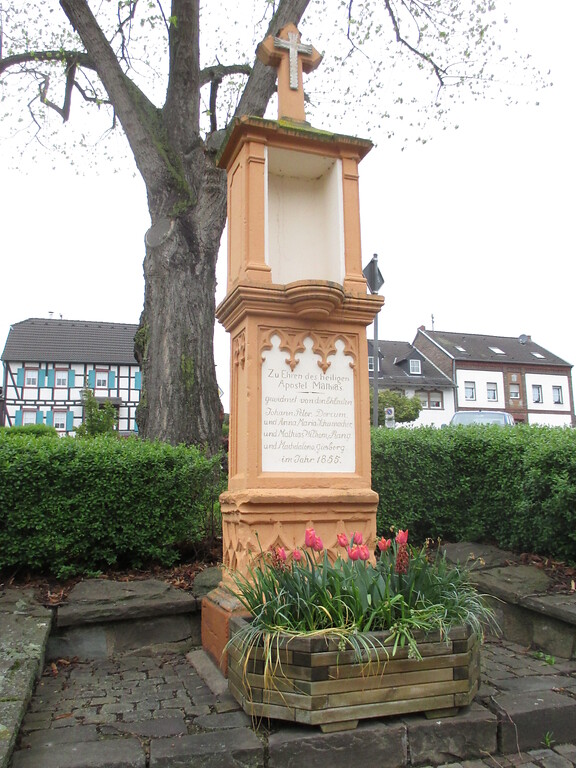 Wegekreuz mit Inschrift in Lommersum (2015)