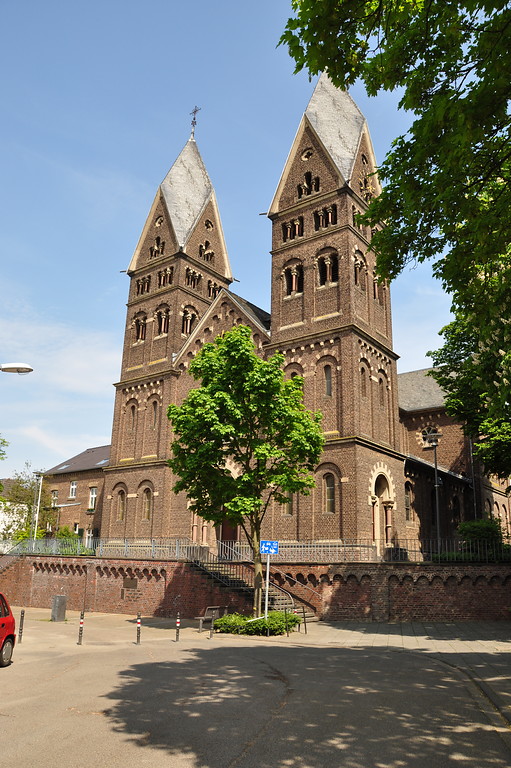Katholische Pfarrkirche Sankt Vitalis in Müngersdorf (2014).