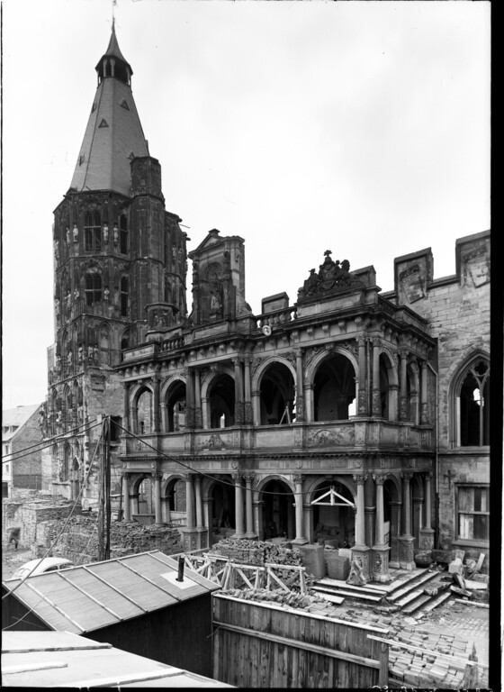 Kölner Rathaus im Wiederaufbau