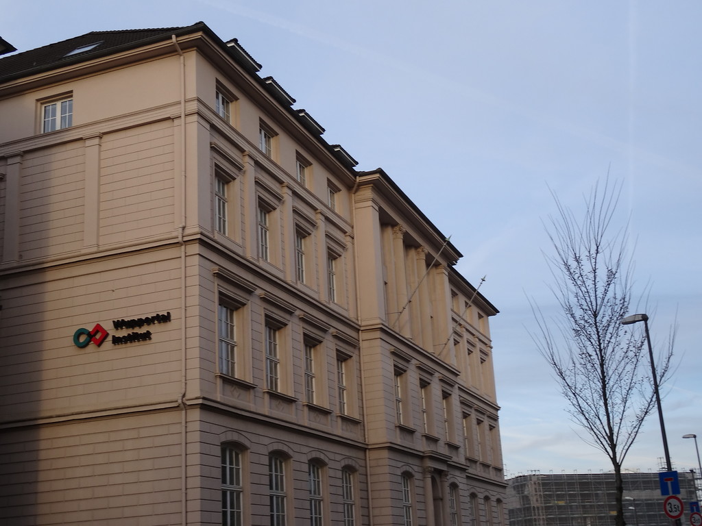 Wuppertal Institut für Klima, Umwelt und Energie am Bahnhofsvorplatz in Wuppertal (2017)