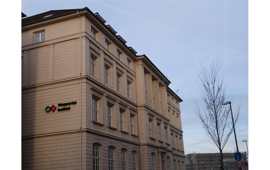 Wuppertal Institut für Klima, Umwelt und Energie am Bahnhofsvorplatz in Wuppertal (2017)
