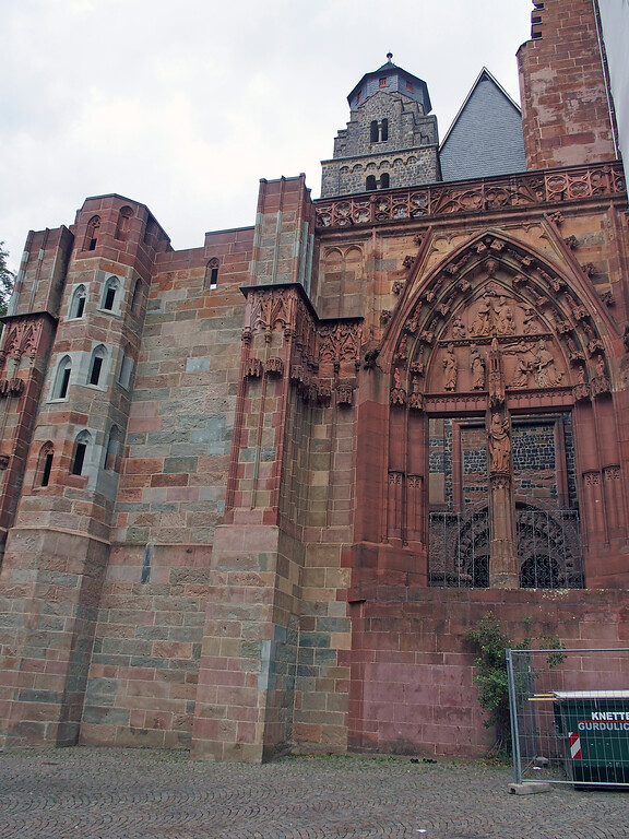 Nichtvollendete gotische Westfassade des Doms zu Wetzlar (2020)