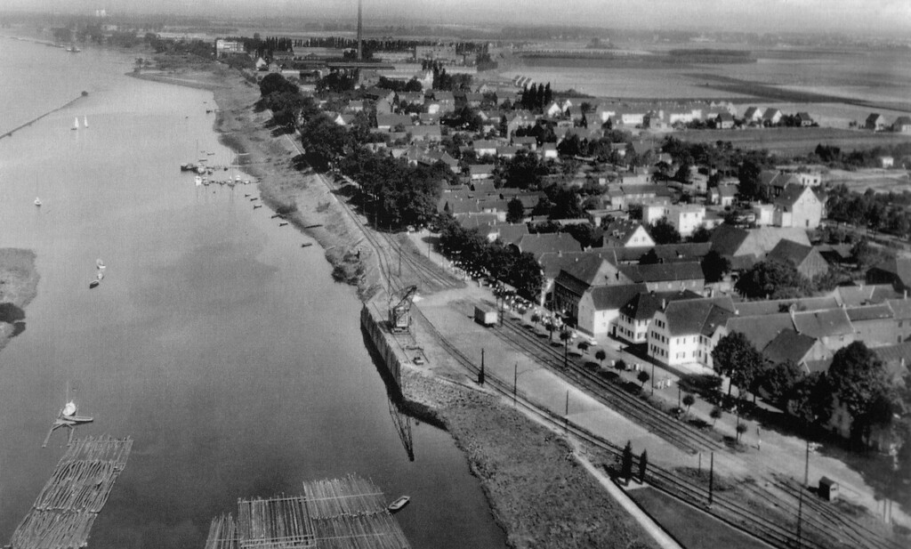 Luftbild Hafen Hitdorf mit Haus Caspers-Neess