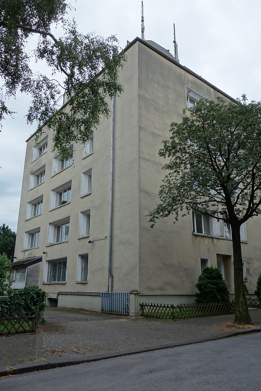Hochbunker in der Kronenstraße in Rheinhausen-Friemersheim (2016)
