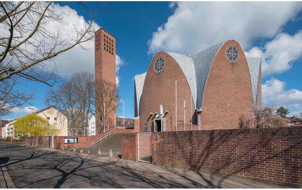 Katholische Pfarrkirche Sankt Engelbert in Köln-Riehl (2022)