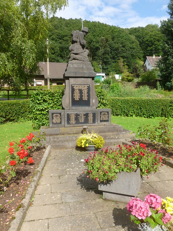 Kriegerdenkmal in Eiserfey (2014)