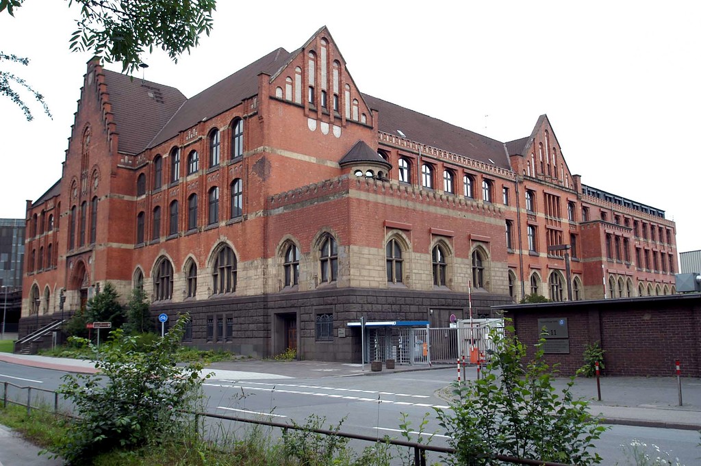 Alte Thyssen-Hauptverwaltung in Duisburg-Marxloh/Bruckhausen (2005)