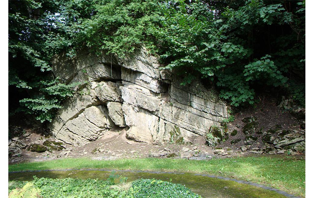 Geologischer Aufschluss mit Sattel, Tillmannsdorfer Sattel (2015)