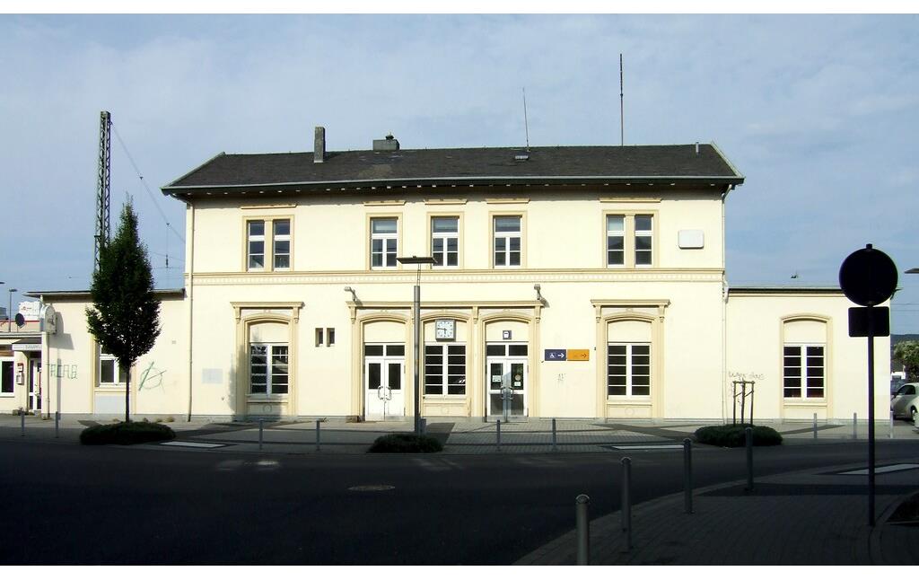 Empfangsgebäude des Bahnhofs Sinzig (2013)