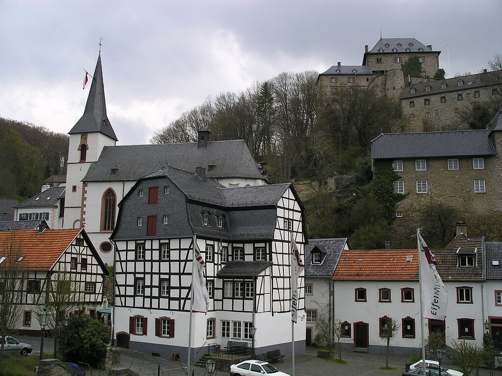 Burg und Stadtbefestigung in Blankenheim (2004)