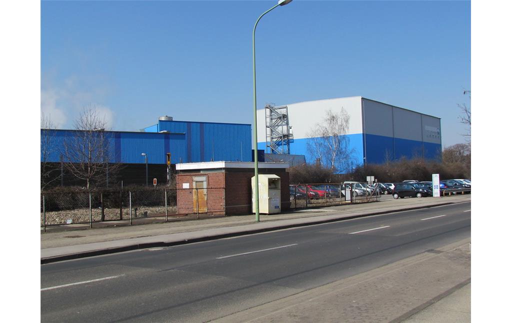 Straßenfront der Papierfabrik Schoellershammer  von der Kreuzauer Straße gesehen