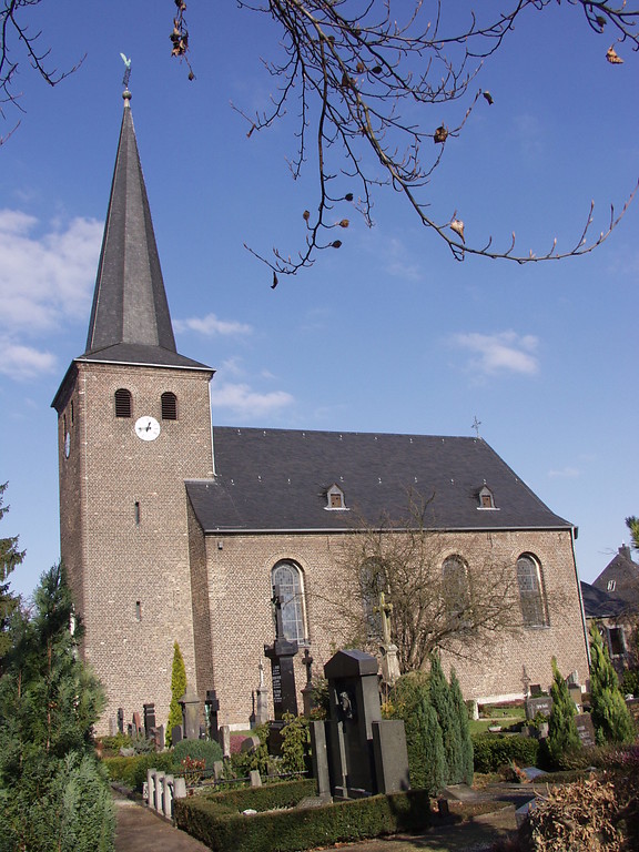 Die Katholische Pfarrkirche Sankt Jakobus in Köln-Widdersdorf (2003).