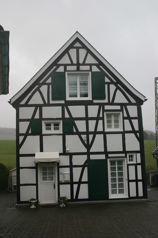 Denkmalgeschütztes Fachwerkgebäude aus dem 18. Jahrhundert in Remlingrade (2008)