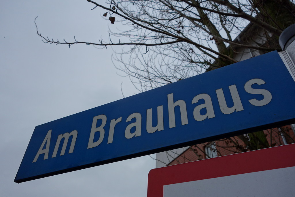Straßenschild am ehemaligen Standort der Brauerei Rheingold (2016)