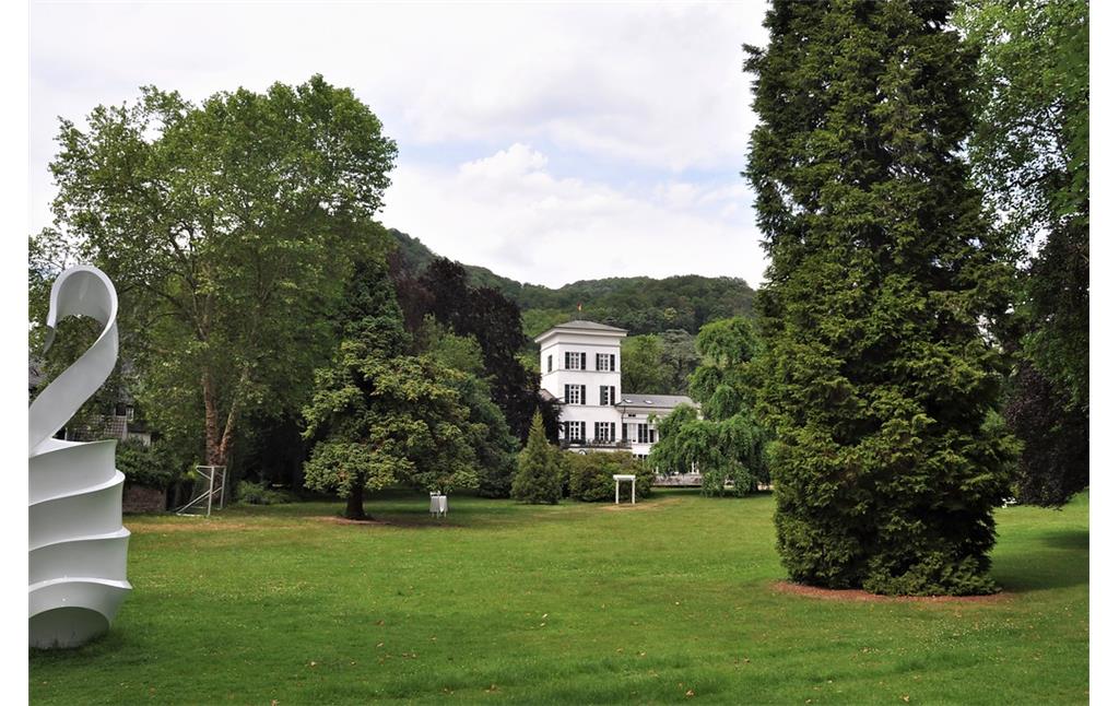 Blick in den Park Villa Merkens in Rhöndorf (2019).
