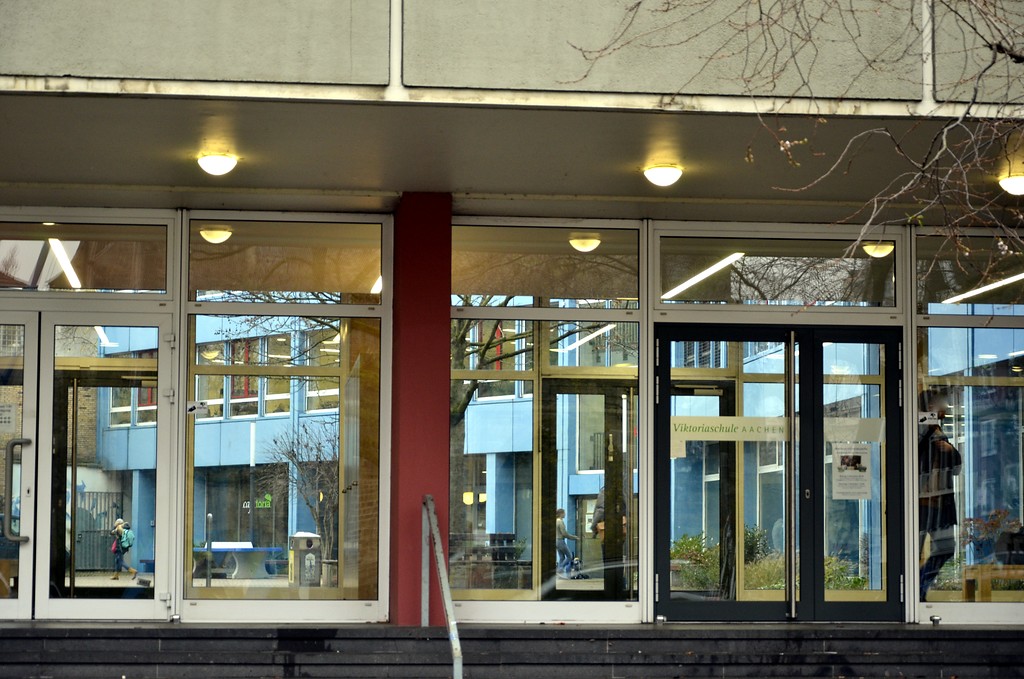 Osteingang der Viktoriaschule auf der Zollernstraße in Aachen (2014)