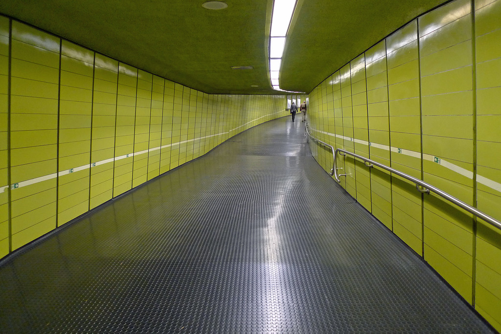 Fußgängertunnel im Bereich der U-Bahn-Haltestelle Universität/Markt in Bonn (2016)