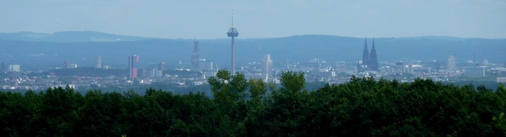 Abbildung 4: Blick vom Gipfelkreuz auf die Kölner Bucht (2019)