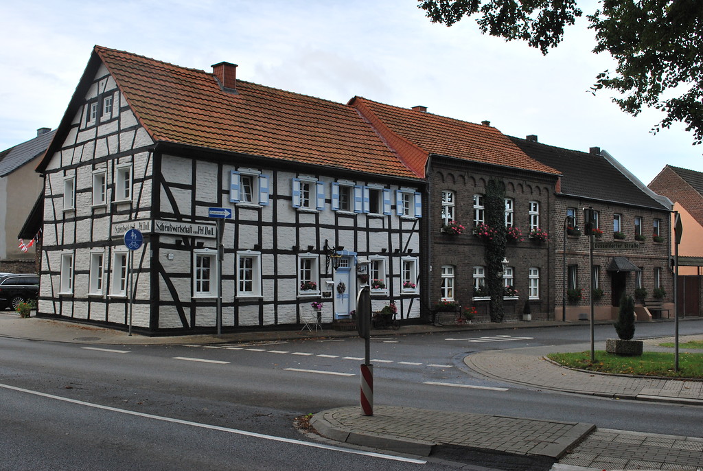 Fachwerkhaus im Ortskern von Hüchelhoven-Rheidt (2014)